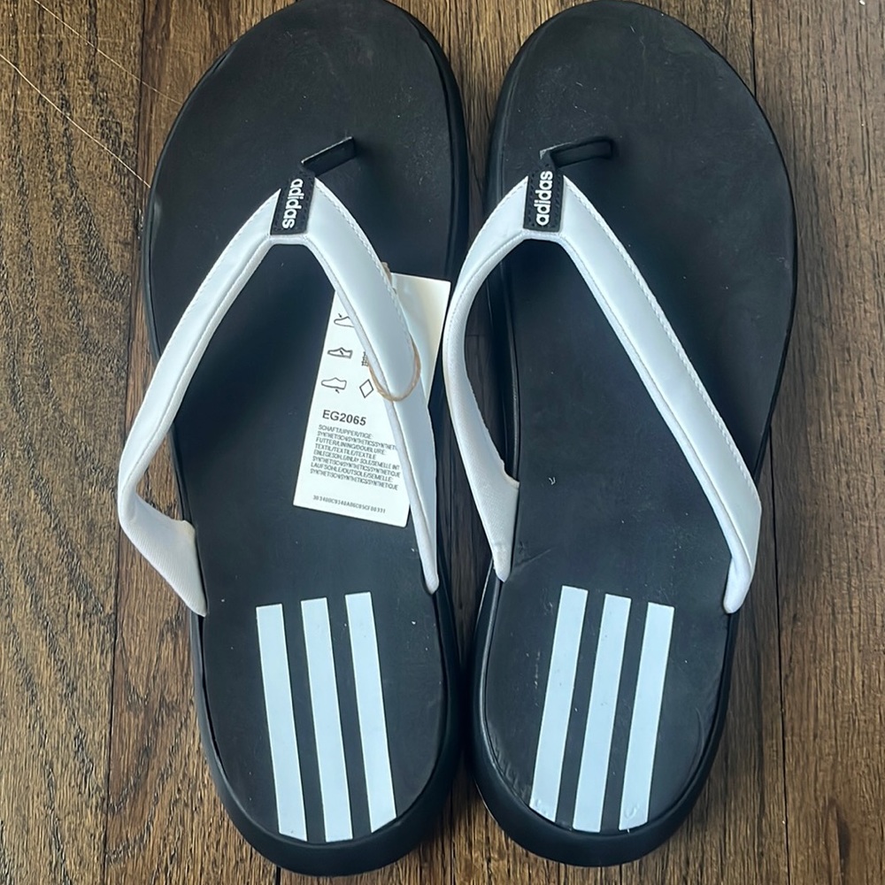 Women’s NWT Adidas sandals size 11